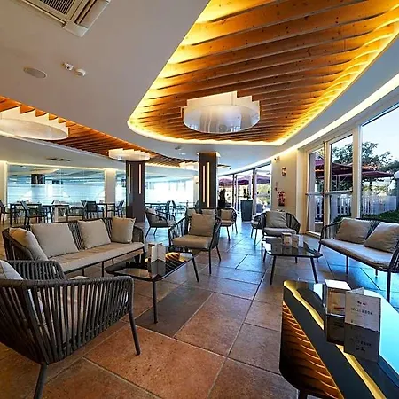 Hotel Club Esse Roccaruja 4*