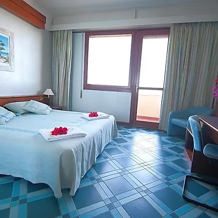 Club Esse Roccaruja Hotel 4*