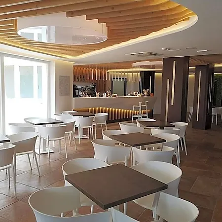 Club Esse Roccaruja 4* Stintino